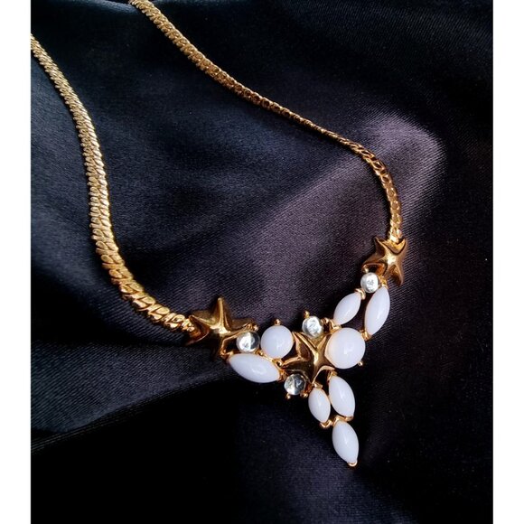 Rare Find Vintage TRIFARI Signed White Milk Glass God Tone Moonglow Pendant Neck - Picture 3 of 5